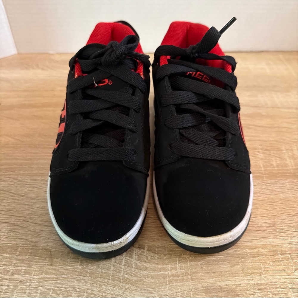 Heelys Voyager HE100712 Yth Boys Sz 2 Black Red Suede Skate Shoes No Wheels/Tool